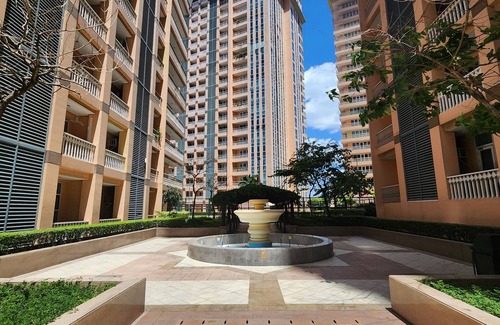Pinagsama Condo | Cozy Family Unit Interconnected To The Grand Canal Mall with Parking On Premise