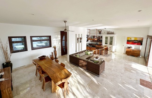 Senggigi Villa | Cozy Family Villa with Sunset View
