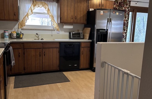Northwest Arvada House | Cozy Family Vacation Home in Arvada 3 Bed/2 Bath Driveway and Fenced Yard