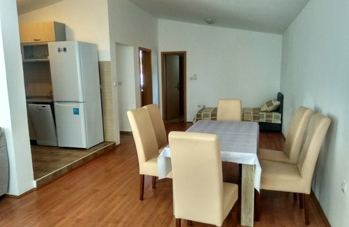 Bar House | Cozy family villa with a courtyard and barbecue area