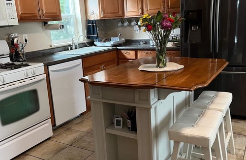 Junction City Cottage | Cozy farm cottage in horse and wine country and pet friendly!