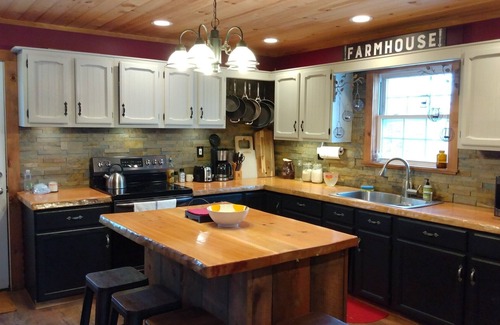 Beach Lake House | Cozy Farm House in the Upper Delaware Valley. Pet friendly, weekly discount.