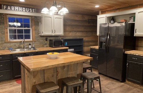 Beach Lake House | Cozy Farm House in the Upper Delaware Valley. Pet friendly, weekly discount.