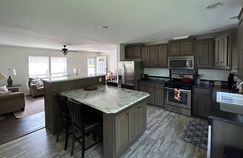 Germantown House | Cozy farm stay with mountain views!