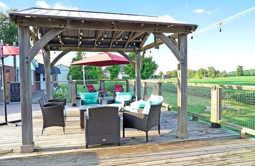 Lakeshore House | Cozy Farmhouse Escape – Ideal for a Peaceful and Relaxing Getaway!