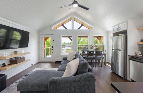 Klondike Cabin | Cozy Farmhouse-Cabin on a Private Lake