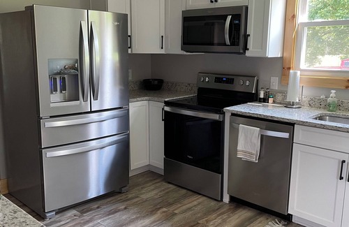 Paris Other | Cozy farmhouse family friendly with fire pit and grill, within hour to Keeneland