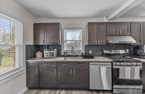 Tannersville Other | Cozy Farmhouse: Fireplace + Backyard + BBQ + Games