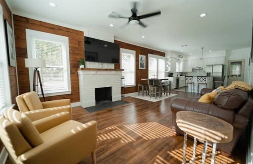 Waco Other | Cozy Farmhouse in Waco