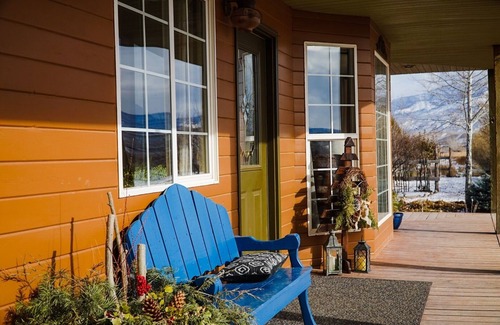 Monroe House | Cozy Farmhouse Inn located off I-70 in the beautiful Sevier Valley