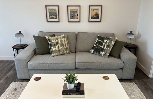 Parkland County House | Cozy farmhouse loft with lake access!