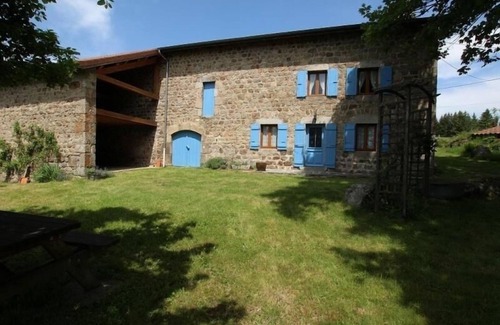 Lapte Cottage | Cozy Farmhouse near Lapte with Nature Views, Near Lake, Pet Friendly, Fireplace & Full Amenities