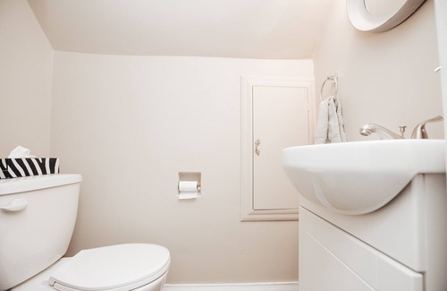 Louth Other | Cozy Farmhouse on the Wine Route
