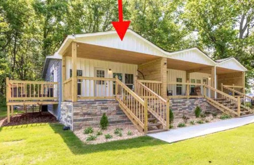 Madison Condo | Cozy Farmhouse Retreat W/Firepit