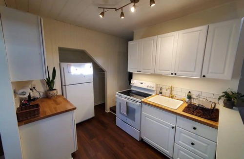Boiling Springs Cottage | Cozy Farmhouse Cottage