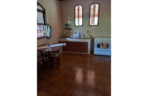 Sao Jose do Ribeirao Villa | Cozy Farmhouse with Pool in Bom Jardim