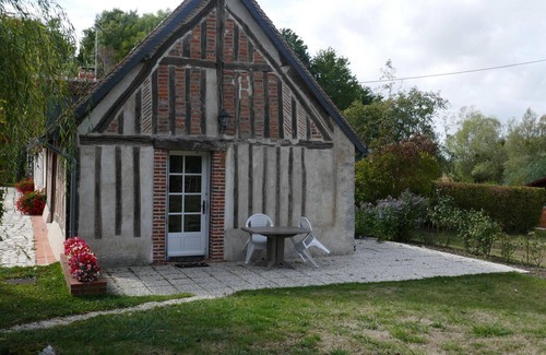 Cour-Cheverny Cottage | Cozy Farmhouse with Terrace, Near Loire Castles & Cycling Routes