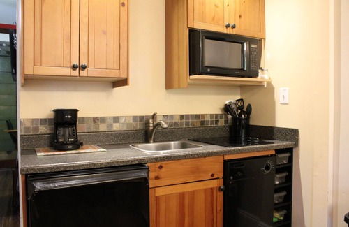 Fells Point Apartment | Cozy Fells Point Gem/In The Heart of Fells Point