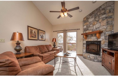 Indian Point Resort | Cozy Fireplace, Beautiful Panoramic View of Lake & Forest ~ 1 Bedroom w/1 Bath