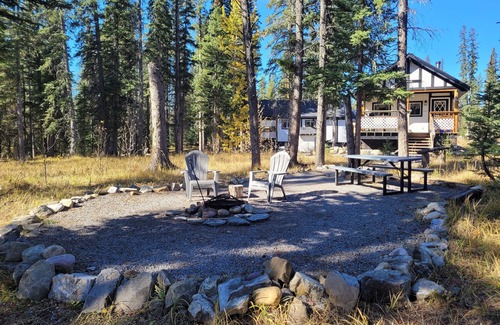 Nordegg Cabin | Cozy Fireside Cottage - The Rock