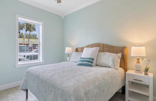 Sebastian Apartment | Cozy first floor waterside condo