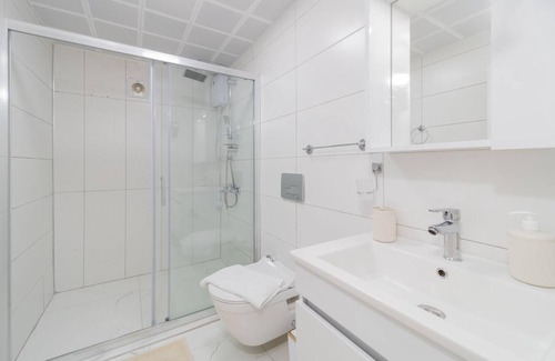 Altnkum Mahallesi Apartment | Cozy Flat w Garden 5 min to Beach in Antalya