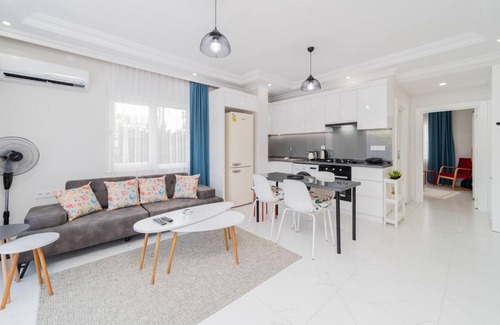 Altnkum Mahallesi Apartment | Cozy Flat w Garden 5 min to Beach in Antalya