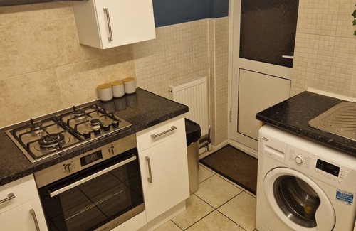 Cranford Apartment | Cozy Flat with Lovely Garden - High Speed WiFi