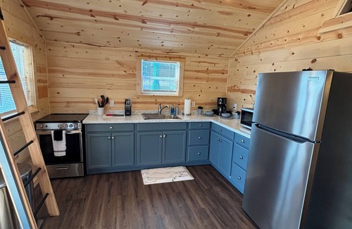 New Tazewell Boat Rental | Cozy floating home, AC on Norris Lake at Straight Creek Marina