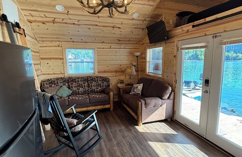 New Tazewell Boat Rental | Cozy floating home, AC on Norris Lake at Straight Creek Marina