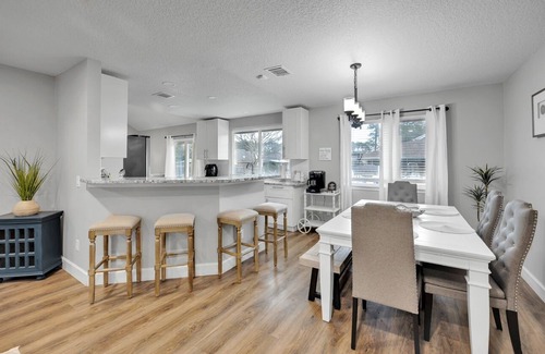 Golden Glades - The Woods House | Cozy Florida Getaway-4 bedroom