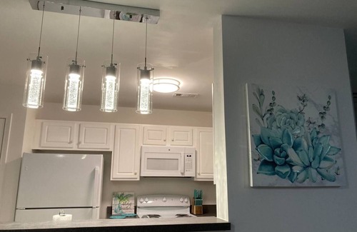 High Point Condo | Cozy for Fall Special Rates - HOME AWAY FROM HOME n2 Miles from HPU & Fnt Market