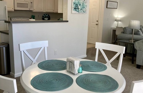 High Point Condo | Cozy for Fall Special Rates - HOME AWAY FROM HOME n2 Miles from HPU & Fnt Market