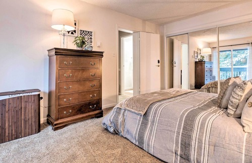 Kingsgate Condo | Cozy Forest Abode in Woodinville Wine Country