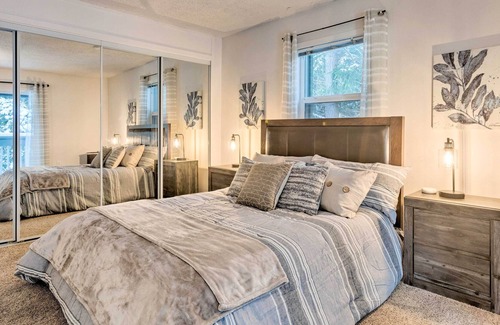Kingsgate Condo | Cozy Forest Abode in Woodinville Wine Country