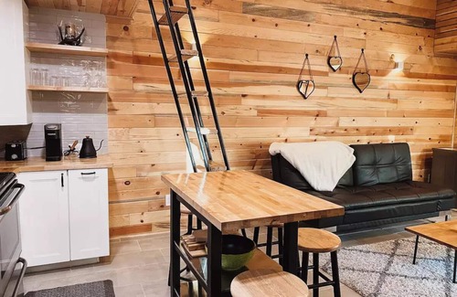 La Pine Cabin | Cozy Forest Cabin w/Sauna & Hot Tub!
