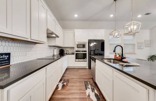 Haslet House | Cozy Fort Worth! Home~Pool Table~Grill~PrivateYard