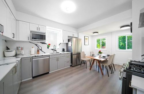 Dunbar House | Cozy four bedroom House in Vancouver West