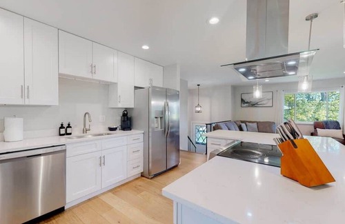 Castlewood House | Cozy Four-Bedroom Retreat with Fun and Air Hockey