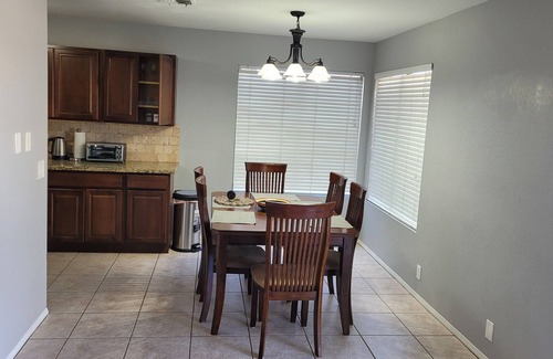 Deer Valley House | Cozy four-bedroom single story home in Glendale