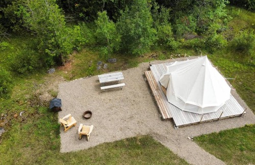 Miller Lake House | Cozy “Fox’s Den” Luxury Tent Tobermory Getaway