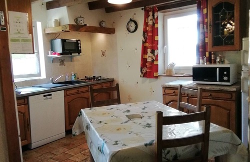 Saint-Hilaire-sur-Benaize Cottage | Cozy Cottage with Garden, Near Rivers & Hiking Trails, Comfortable Stay for Families