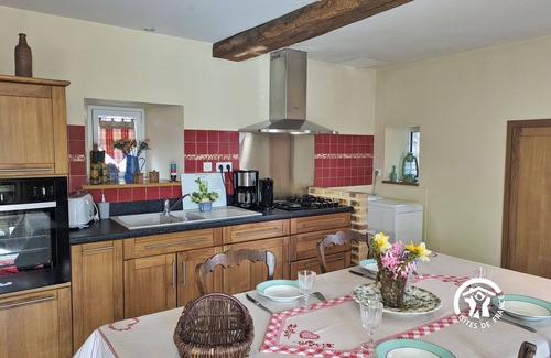 Chammes Cottage | Cozy Countryside Retreat for 2 with Private Lake, Peaceful Garden, and Modern Amenities