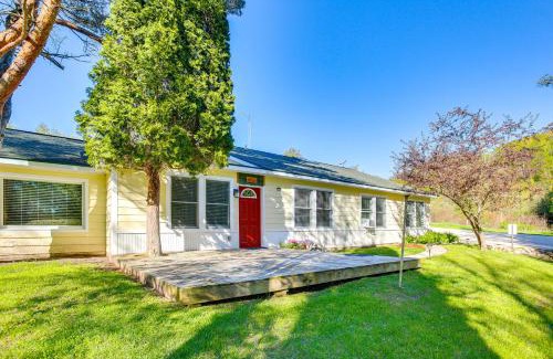 Frankfort Apartment | Cozy Frankfort Apartment Near Beaches and Downtown!