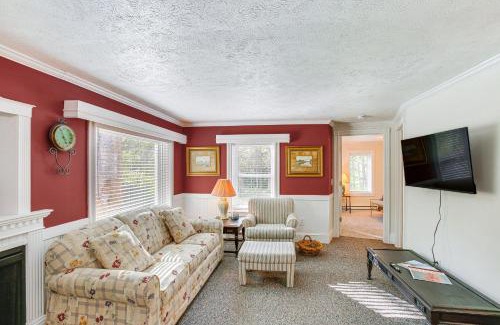 Frankfort Apartment | Cozy Frankfort Apartment Near Beaches and Downtown!