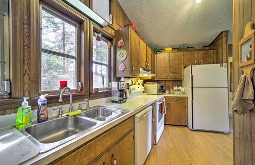 Franklin Cabin | Cozy Franklin Getaway w/Deck, Mountain Views