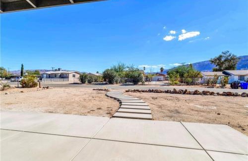 Twentynine Palms House | Cozy Fresh Desert Hideaway, 5 mins to Joshua Tree
