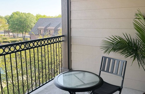 Frisco Apartment | Cozy, Frisco retreat just minutes from The Star, Legacy West, and top dining.