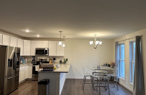 St. Charles House | Cozy Front Lake Home in Newtown St. Charles