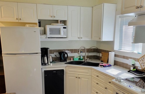 Christina Lake Apartment | Cozy fully appointed suite walking distance to Christina Lake